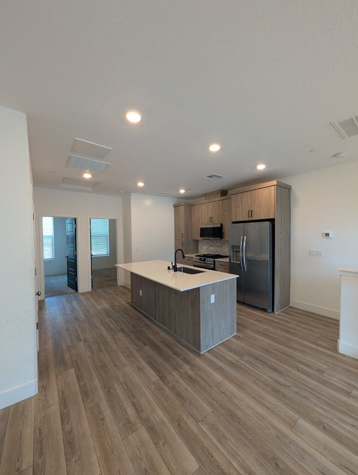 563 N Cindy Ln - Photo 2 of 9