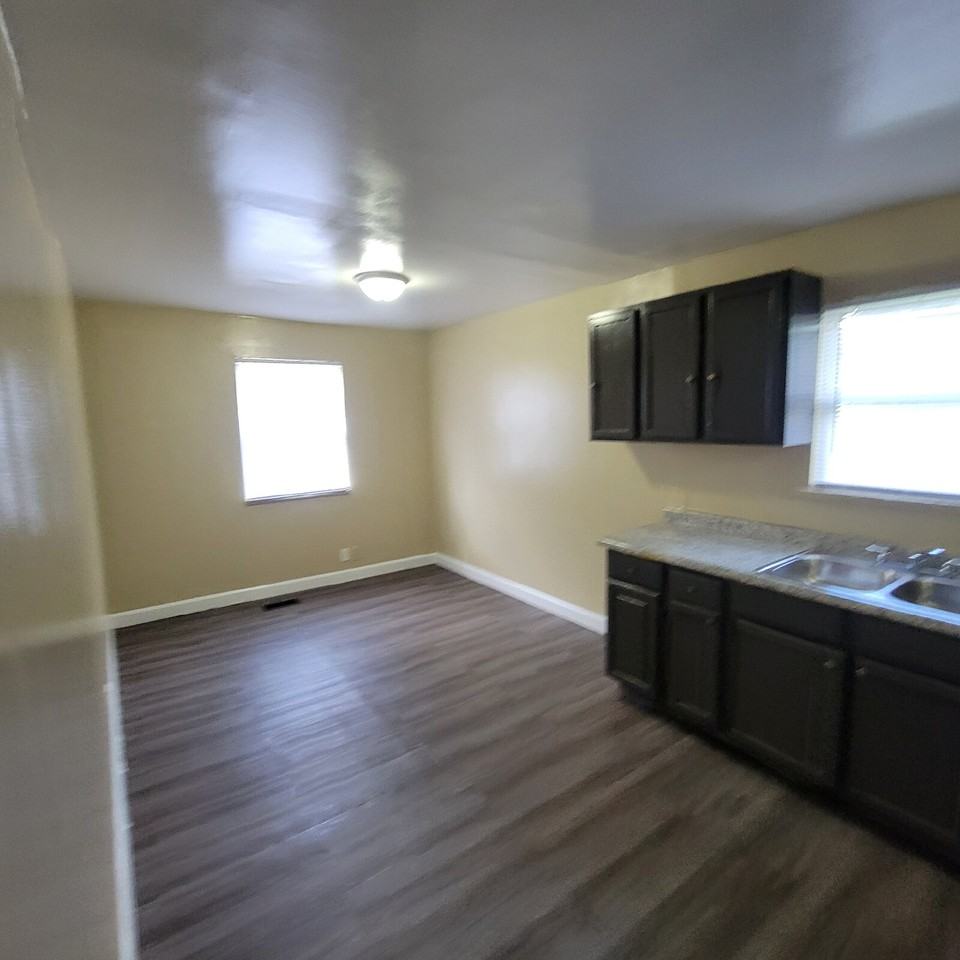 1330 W 32nd St - Photo 7 of 8
