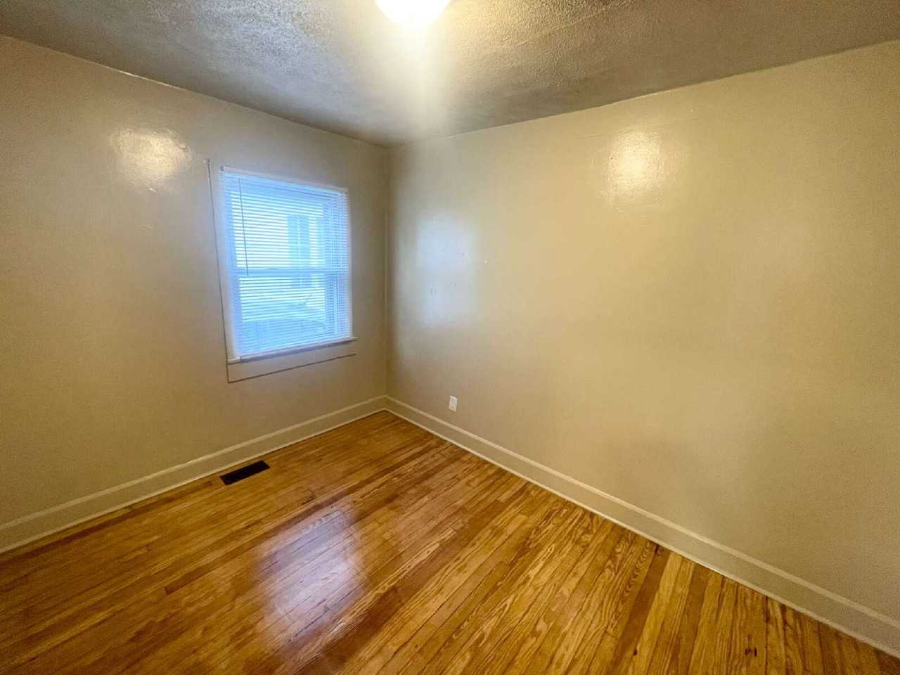 525 E Mills Ave - Photo 5 of 7