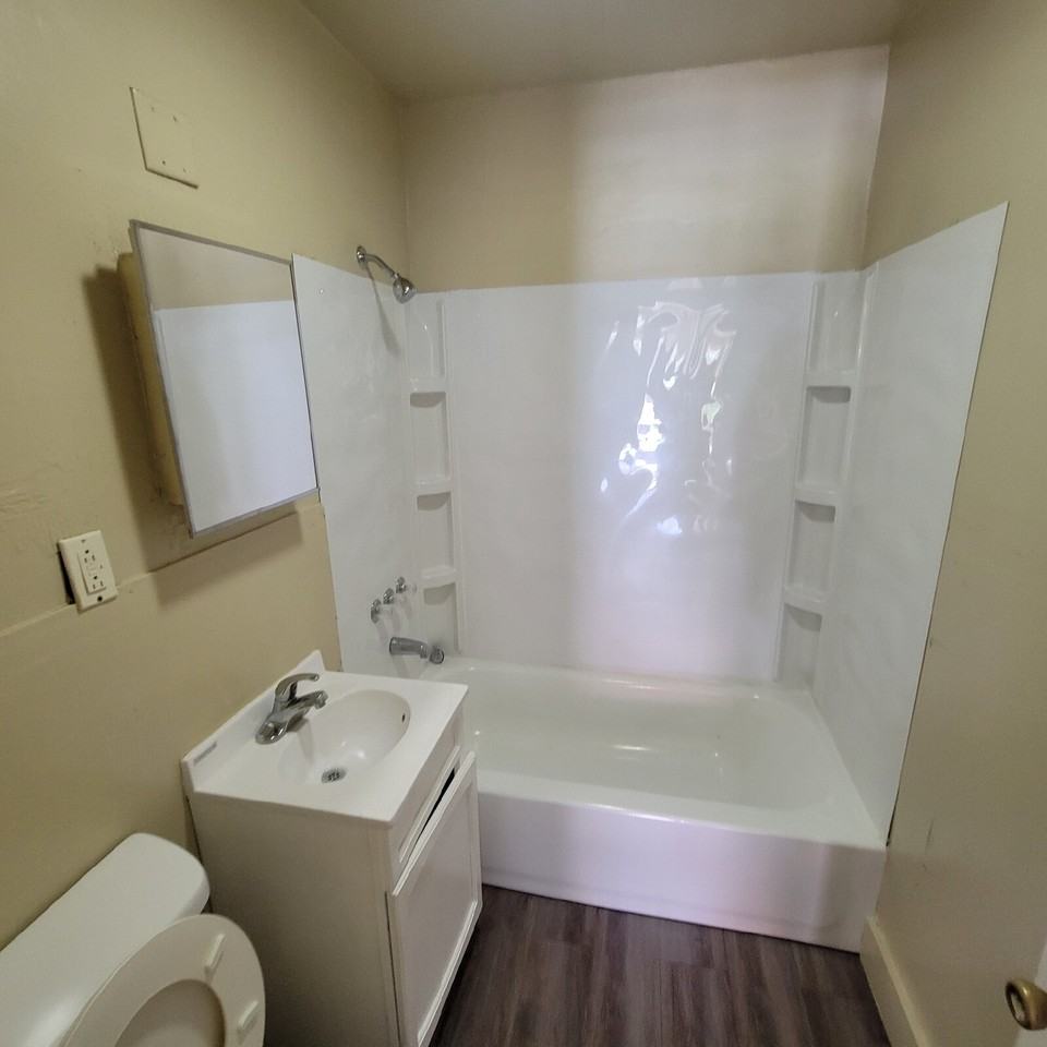 1635 Lawton Ave - Photo 2 of 5