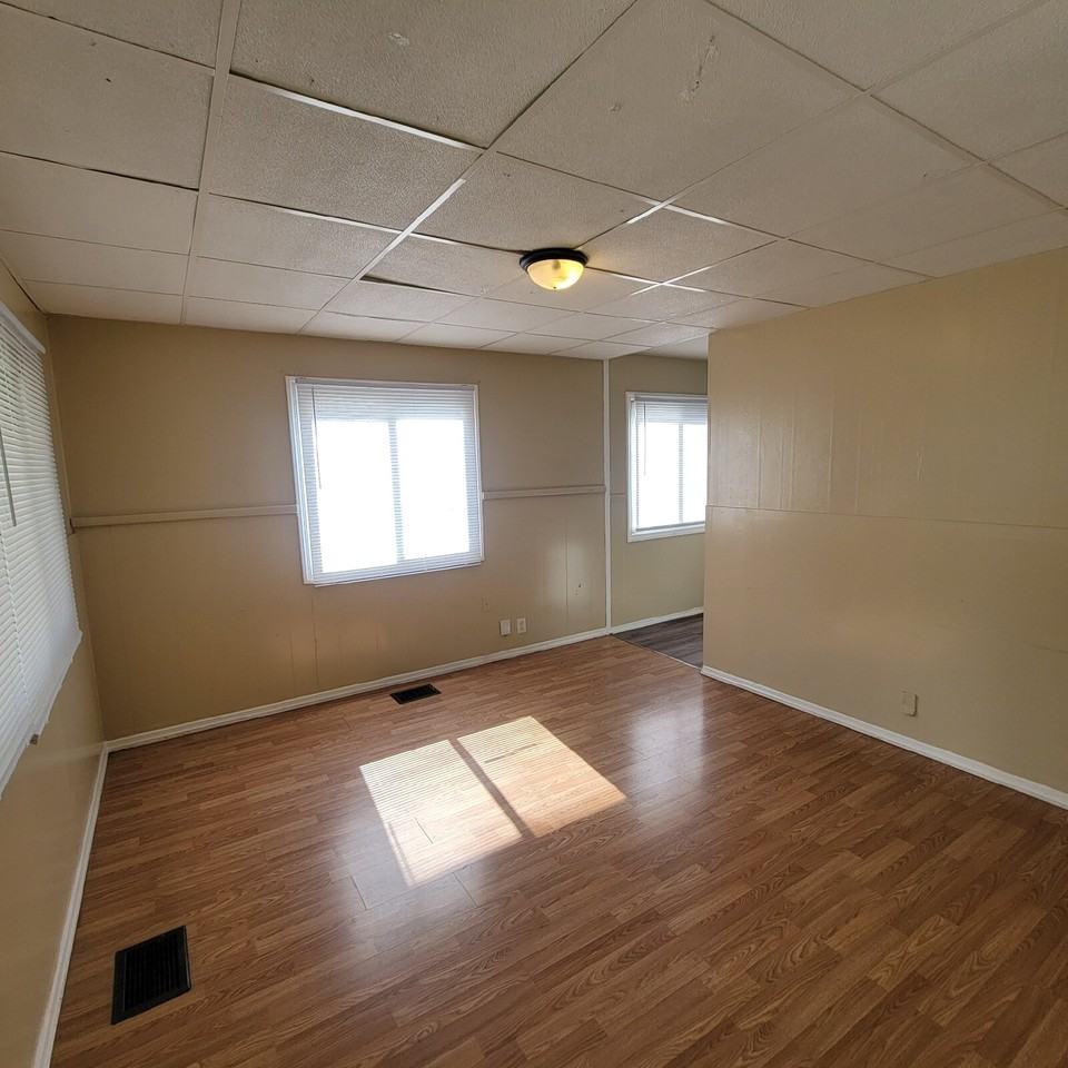 1635 Lawton Ave - Photo 3 of 5