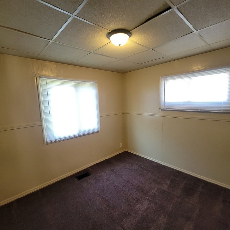 1635 Lawton Ave - Photo 4 of 5