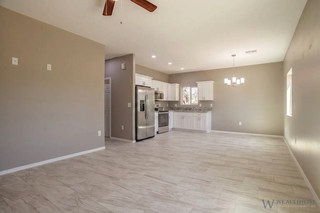 1349 W Hualpai Rd Unit 1 - Photo 3 of 27