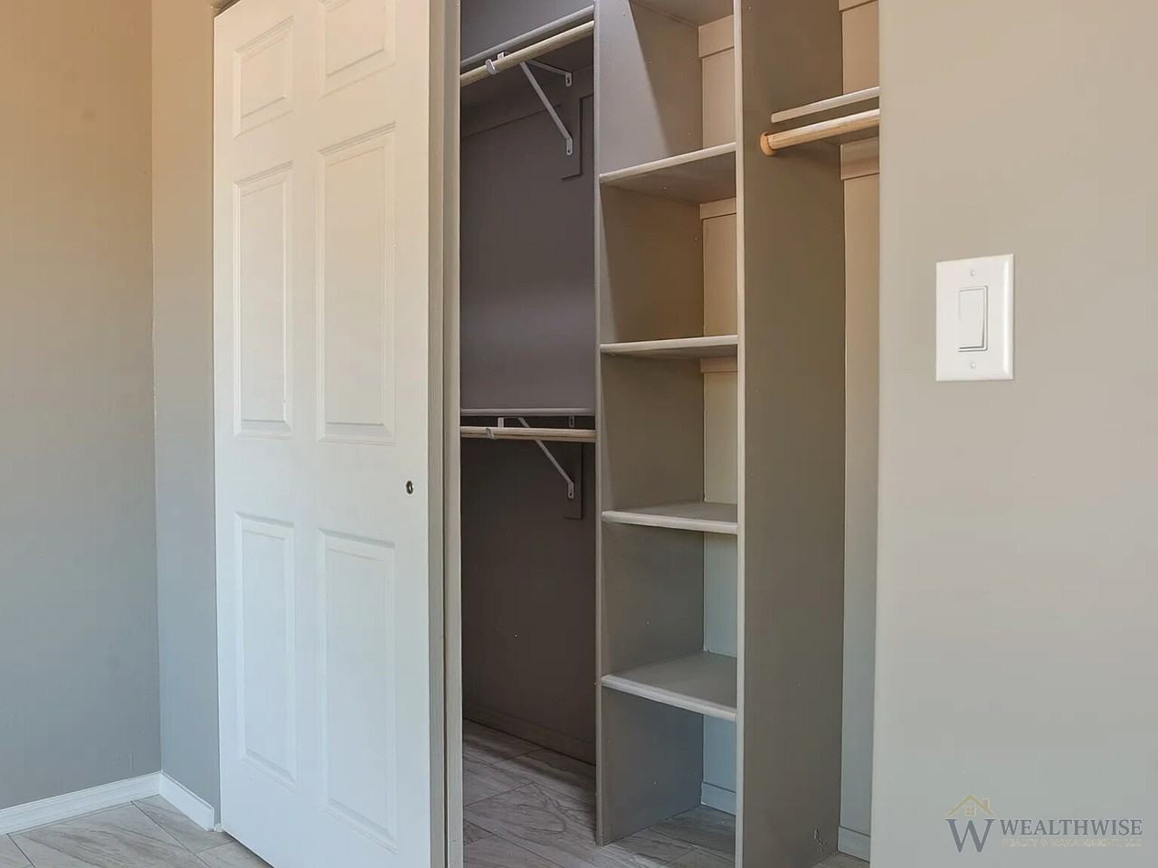 1349 W Hualpai Rd Unit 1 - Photo 5 of 27