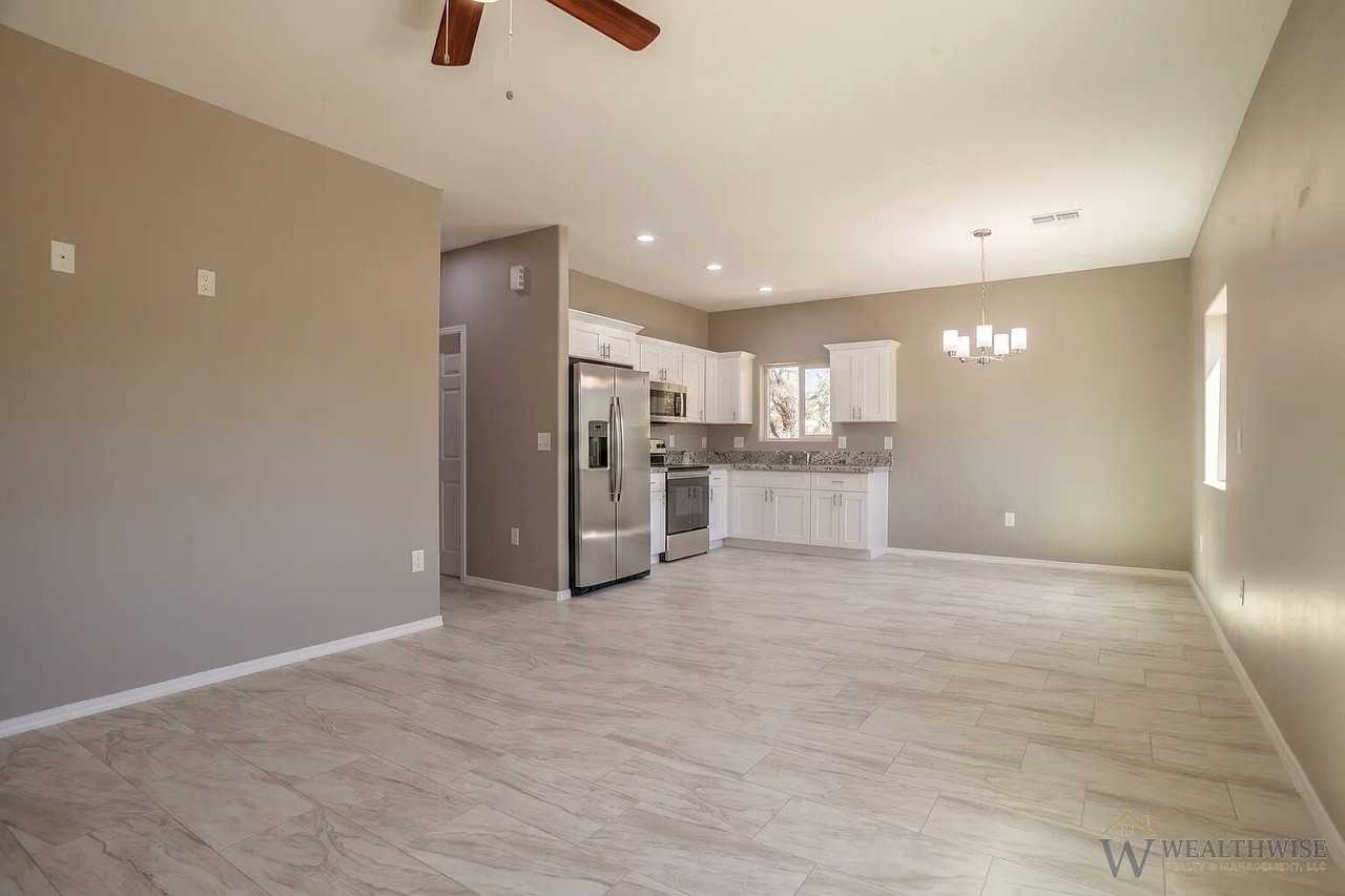 1349 W Hualpai Rd Unit 2 - Photo 3 of 25