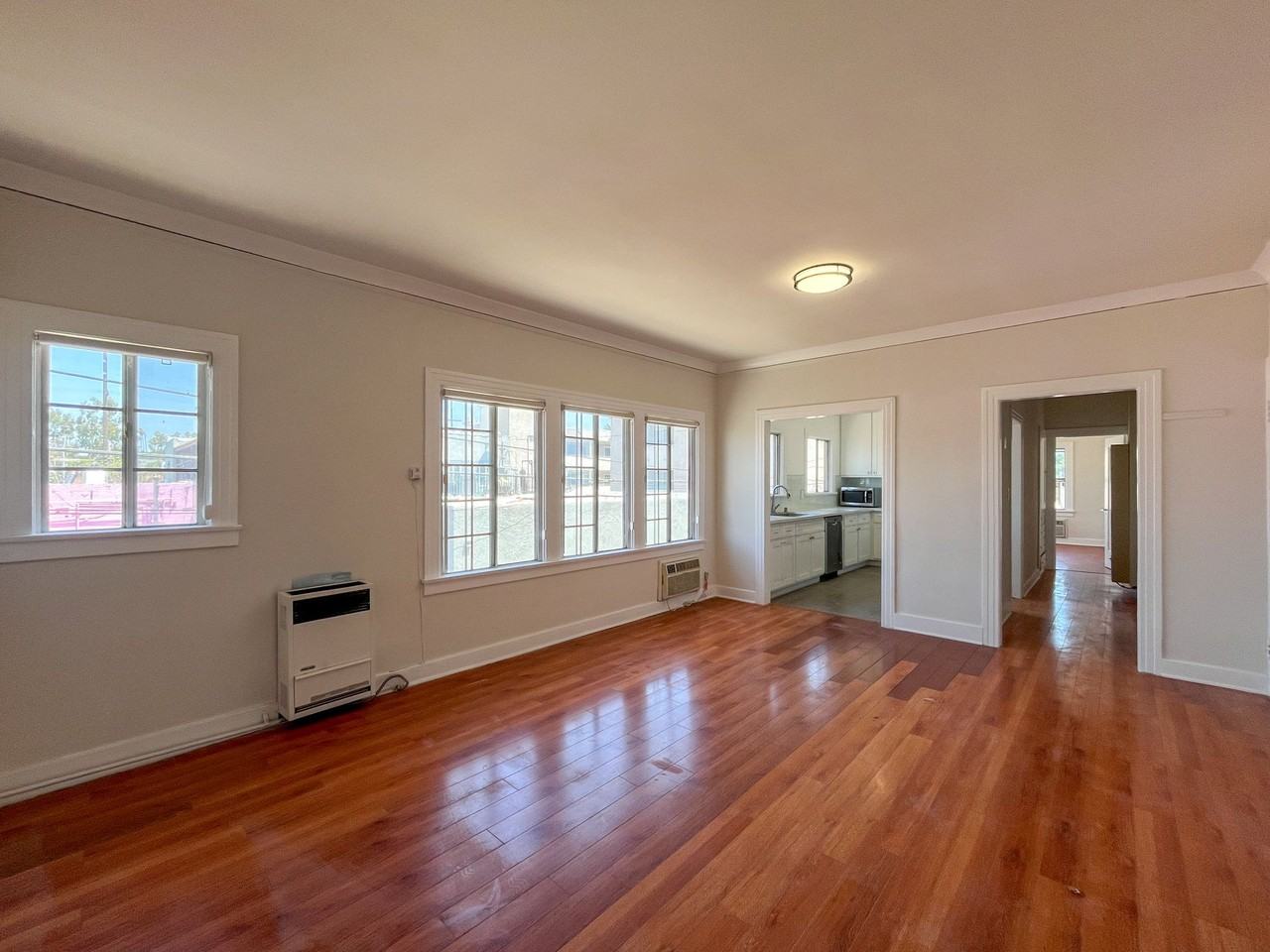2616-2618 Buckingham Rd - Photo 2 of 10