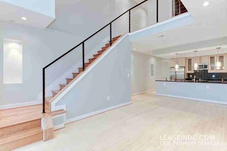 233 R St Ne #A - Photo 3 of 29
