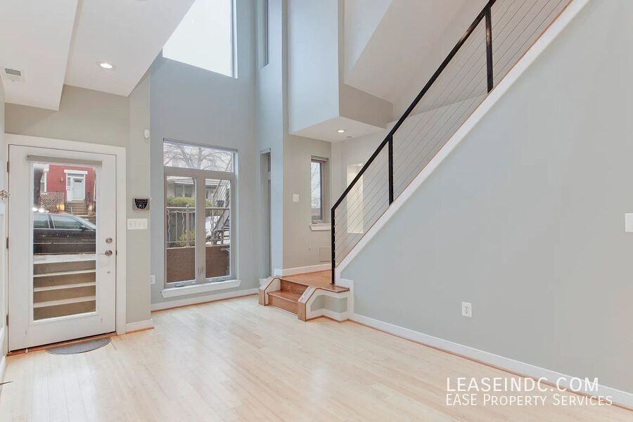233 R St Ne #A - Photo 4 of 29