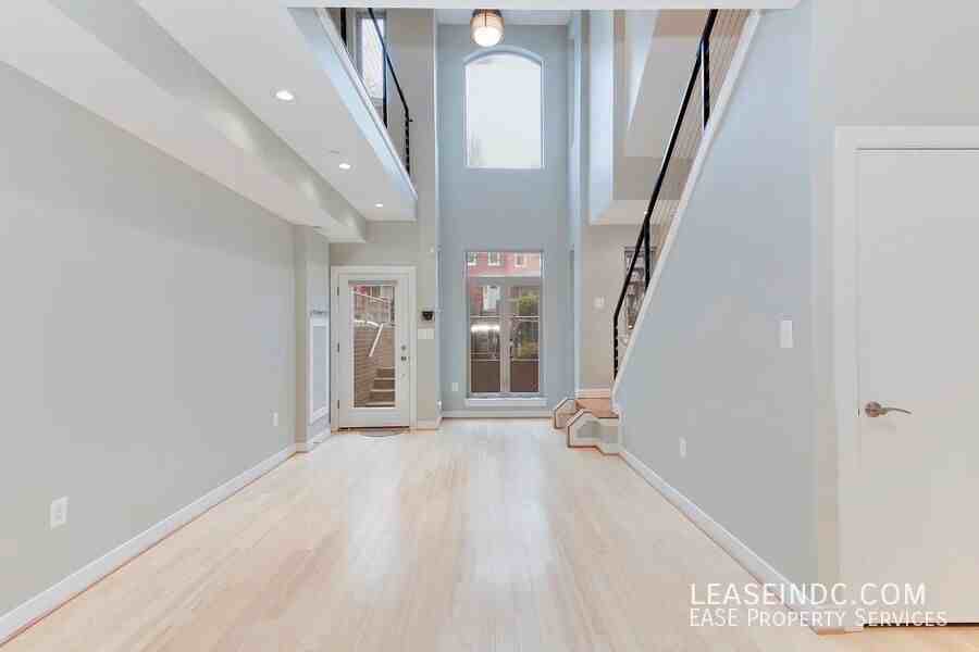 233 R St Ne #A - Photo 5 of 29