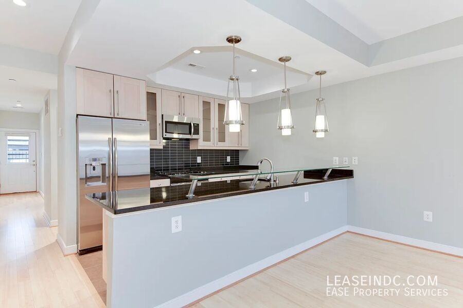 233 R St Ne #A - Photo 6 of 29