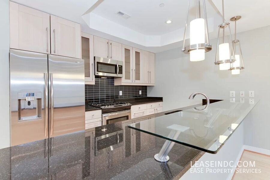 233 R St Ne #A - Photo 7 of 29