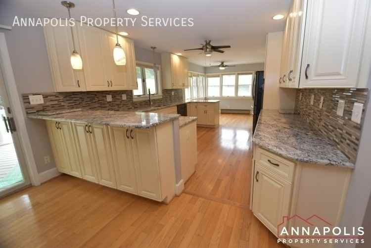 7809 Locust Wood Rd - Photo 7 of 45