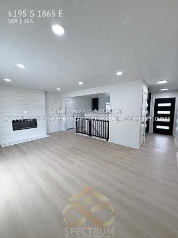 4195 S 1865 E - Photo 4 of 37