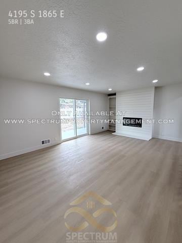 4195 S 1865 E - Photo 5 of 37