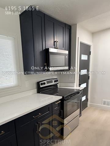 4195 S 1865 E - Photo 6 of 38