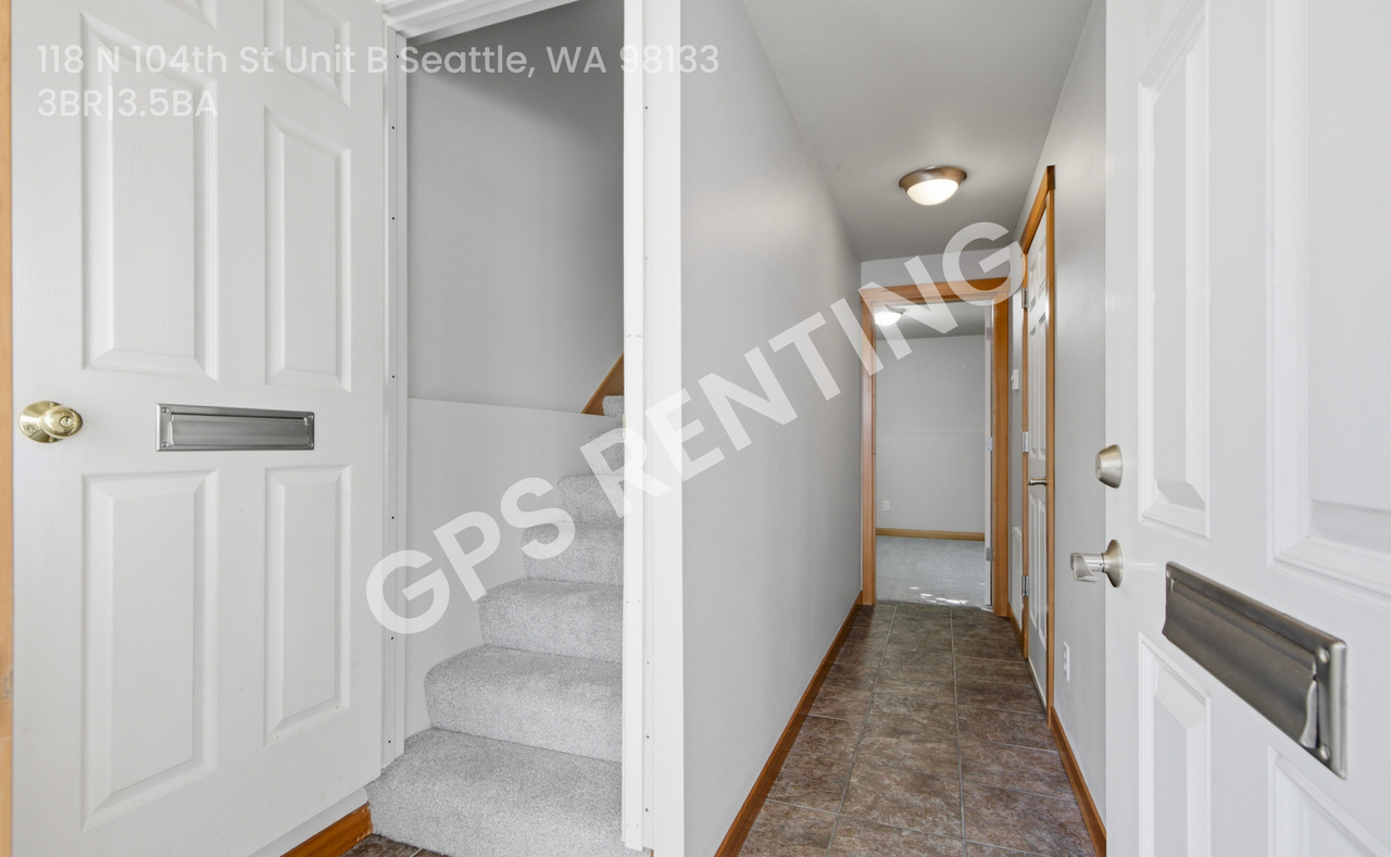 118 N 104th St #B - Photo 3 of 19