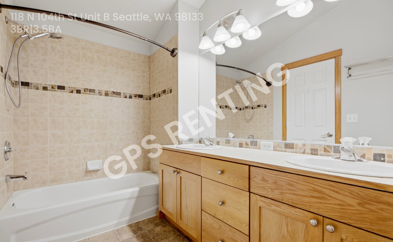 118 N 104th St #B - Photo 4 of 19