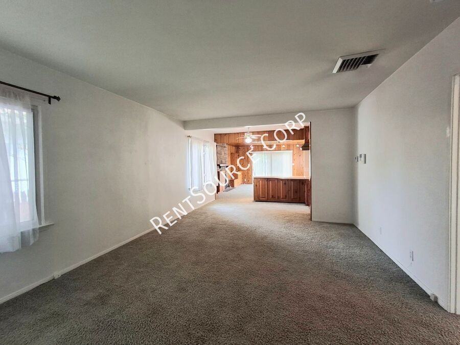 24654 Walnut St - Photo 4 of 27