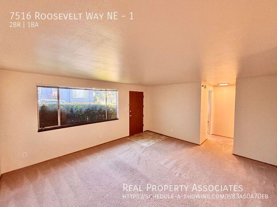 7516 Roosevelt Way Ne #1 - Photo 4 of 17