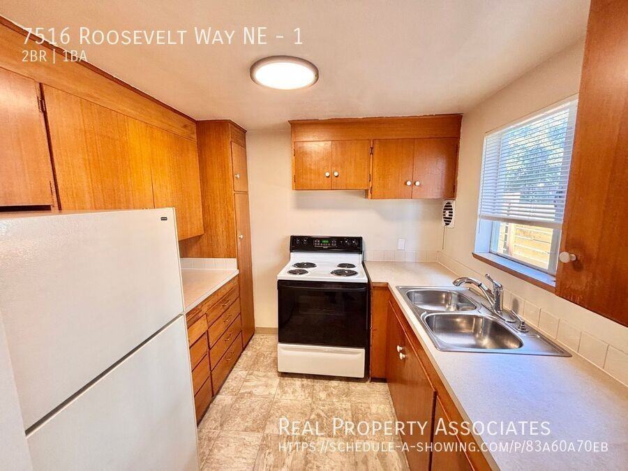 7516 Roosevelt Way Ne #1 - Photo 7 of 17