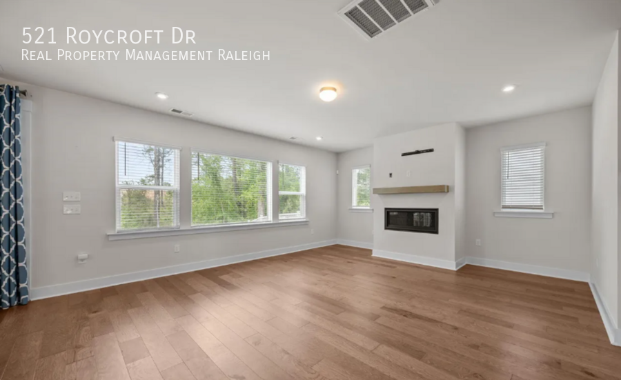 521 Roycroft Dr - Photo 4 of 15