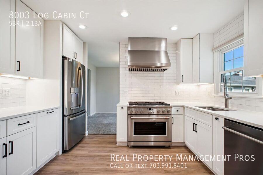 8003 Log Cabin Ct - Photo 7 of 39