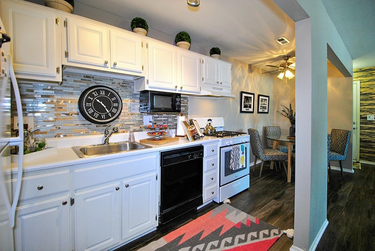 Parkview Ridge Apartments and Townhomes - Photo 3 of 16