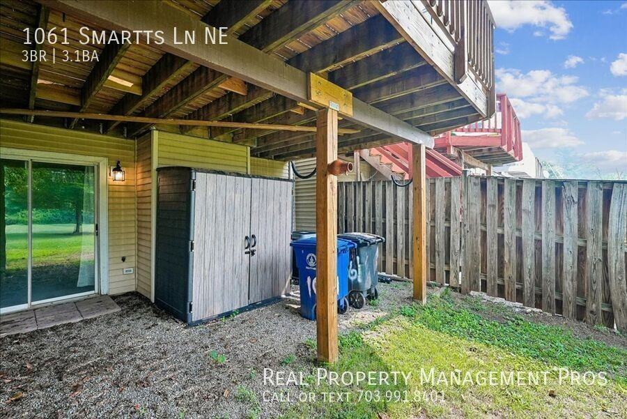 1061 Smartts Ln Ne - Photo 3 of 47