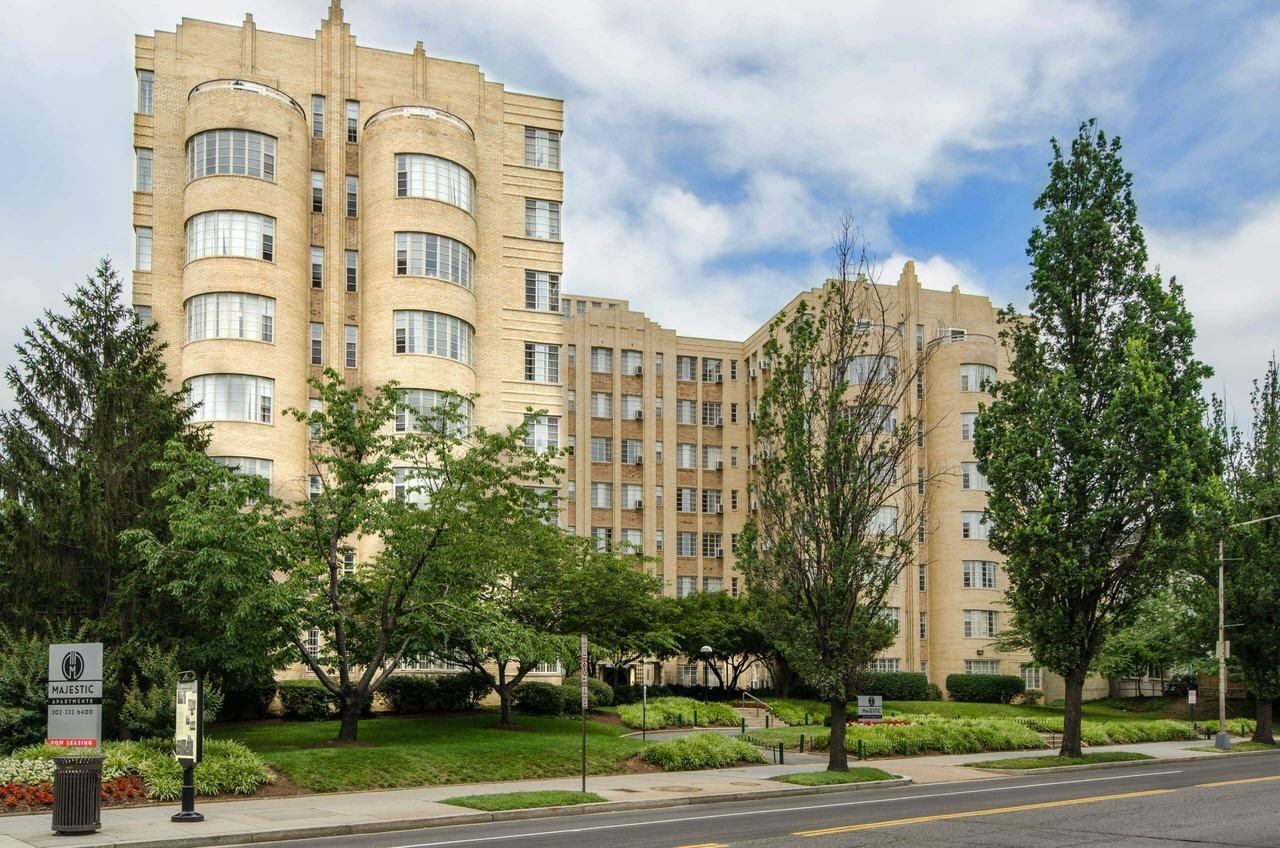 Majestic Apartments - Photo 2 of 31