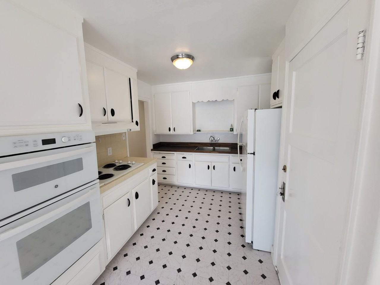 555 W Whittier Ave - Photo 6 of 40