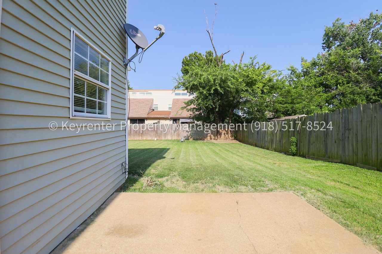 9134 E 24th St - Photo 4 of 31