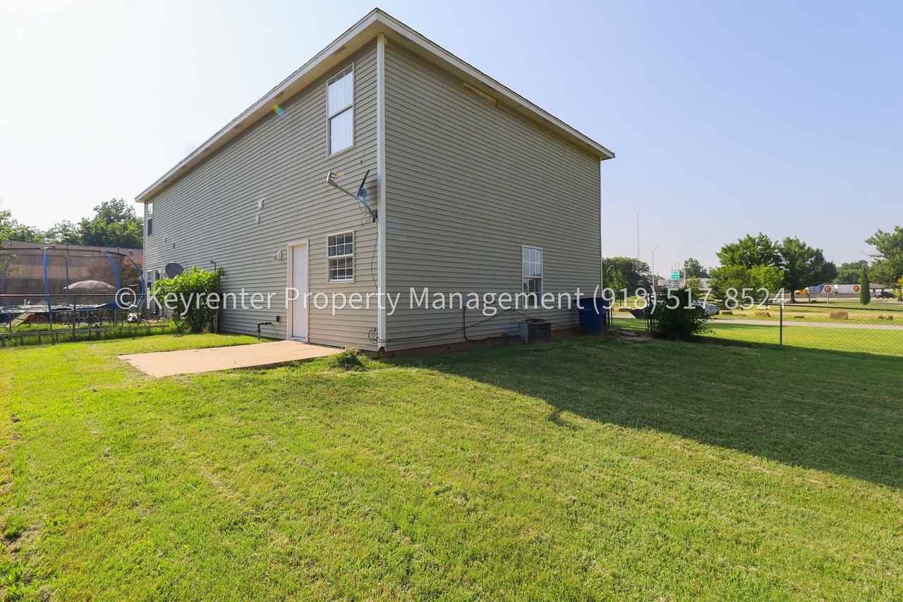 9134 E 24th St - Photo 6 of 31