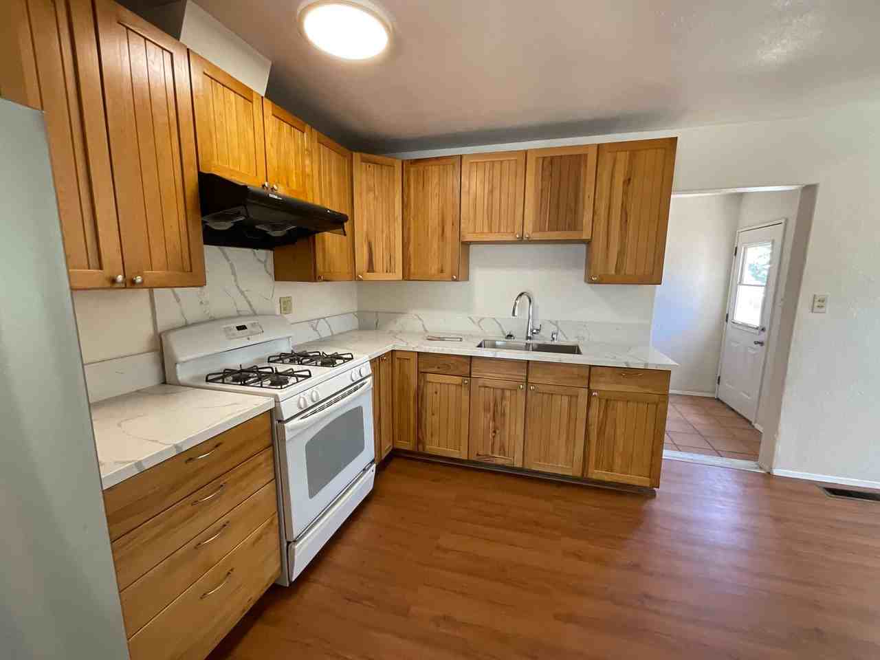 6653 Julie St - Photo 4 of 27