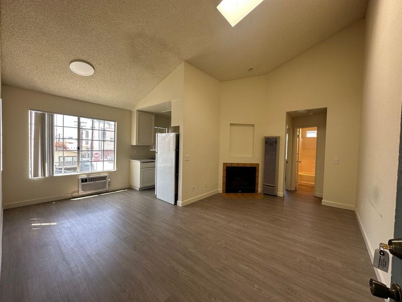 3076 Lincoln Ave #5 - Photo 3 of 17