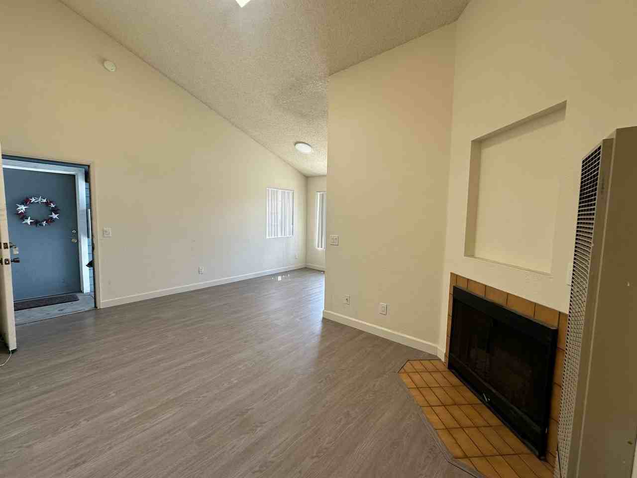 3076 Lincoln Ave #5 - Photo 4 of 17