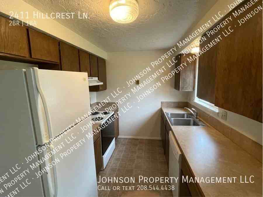2411 Hillcrest Ln - Photo 4 of 14