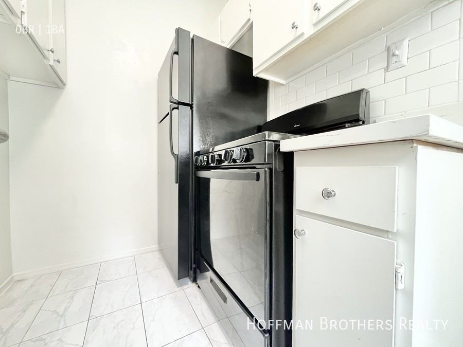 1801 N Kingsley Dr #104 - Photo 3 of 10