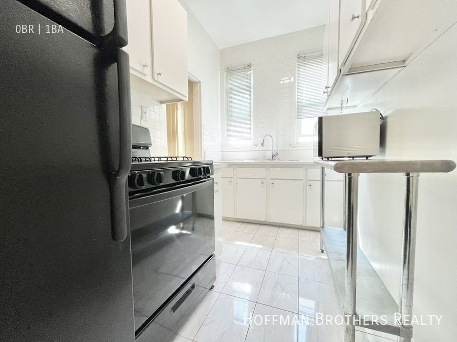 1801 N Kingsley Dr #104 - Photo 4 of 10