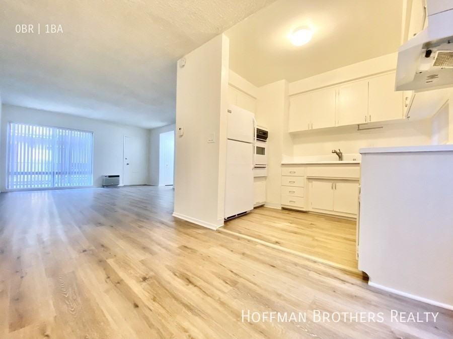 1142 N Clark St #308 - Photo 2 of 5