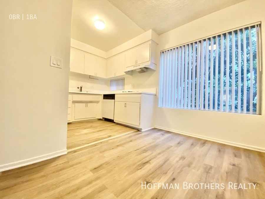 1142 N Clark St #308 - Photo 3 of 5