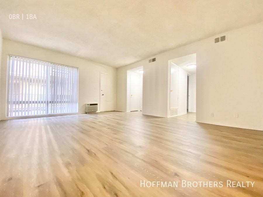 1142 N Clark St #308 - Photo 4 of 5