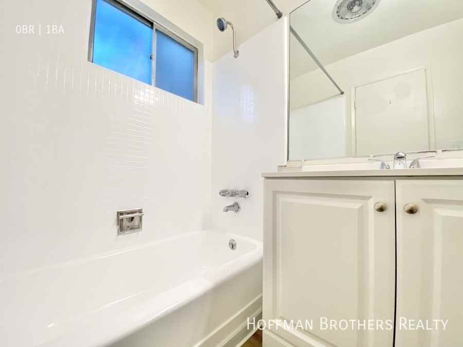 1142 N Clark St #308 - Photo 5 of 5