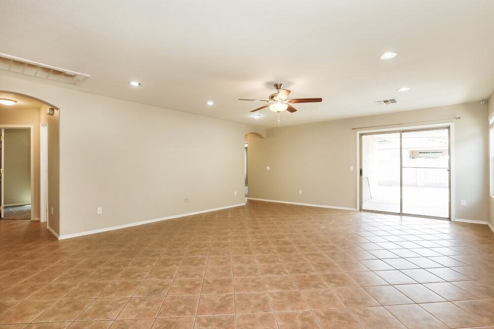 3129 W Dancer Ln - Photo 3 of 16