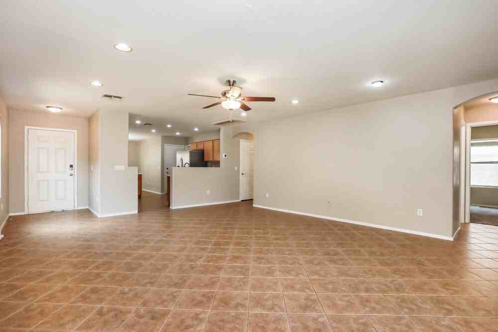 3129 W Dancer Ln - Photo 4 of 16