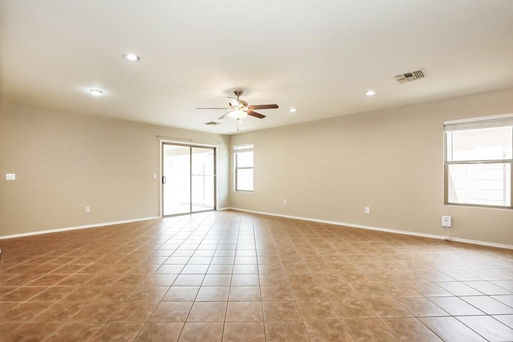 3129 W Dancer Ln - Photo 5 of 16