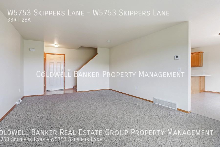 W5753 Skippers Ln - Photo 4 of 14