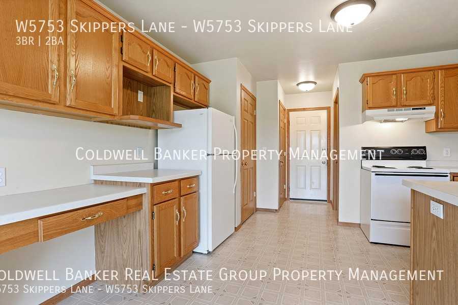 W5753 Skippers Ln - Photo 6 of 14