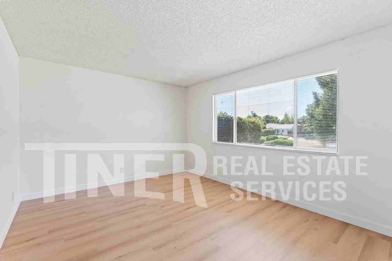 3233 Oriole Way - Photo 3 of 23