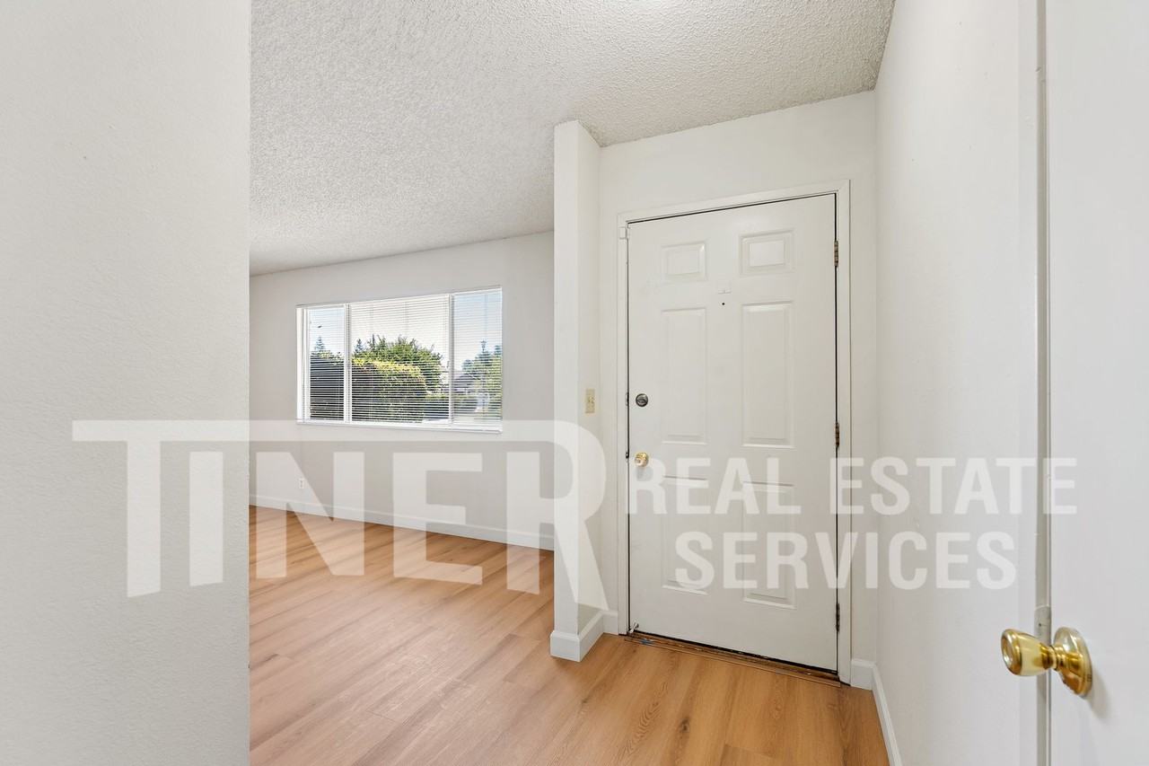 3233 Oriole Way - Photo 7 of 23