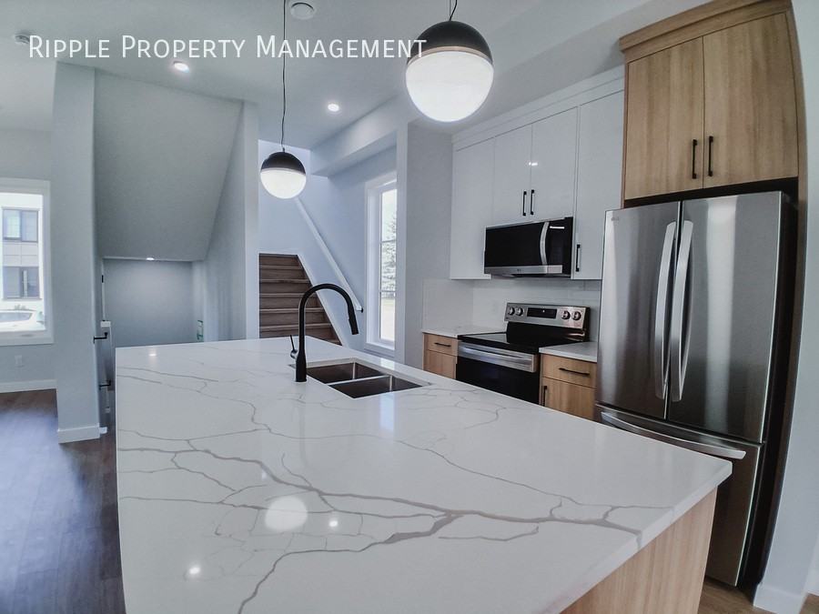 2240 8 St Nw #2240UPPER - Photo 2 of 15